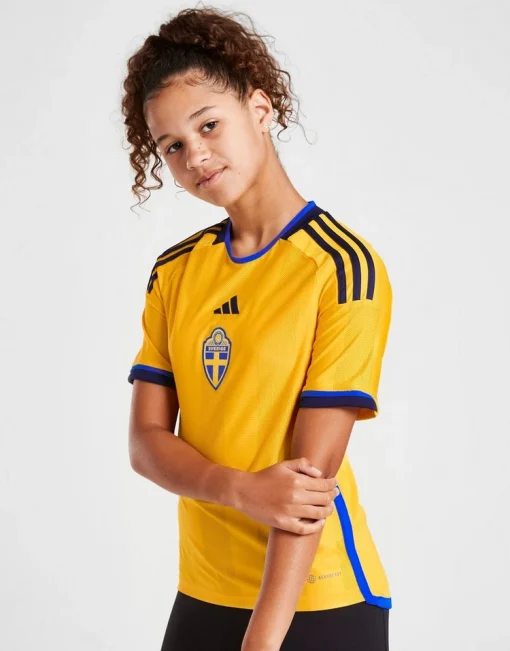 Adidas Sweden 2022/23 Youth Home Shirt - Image 4